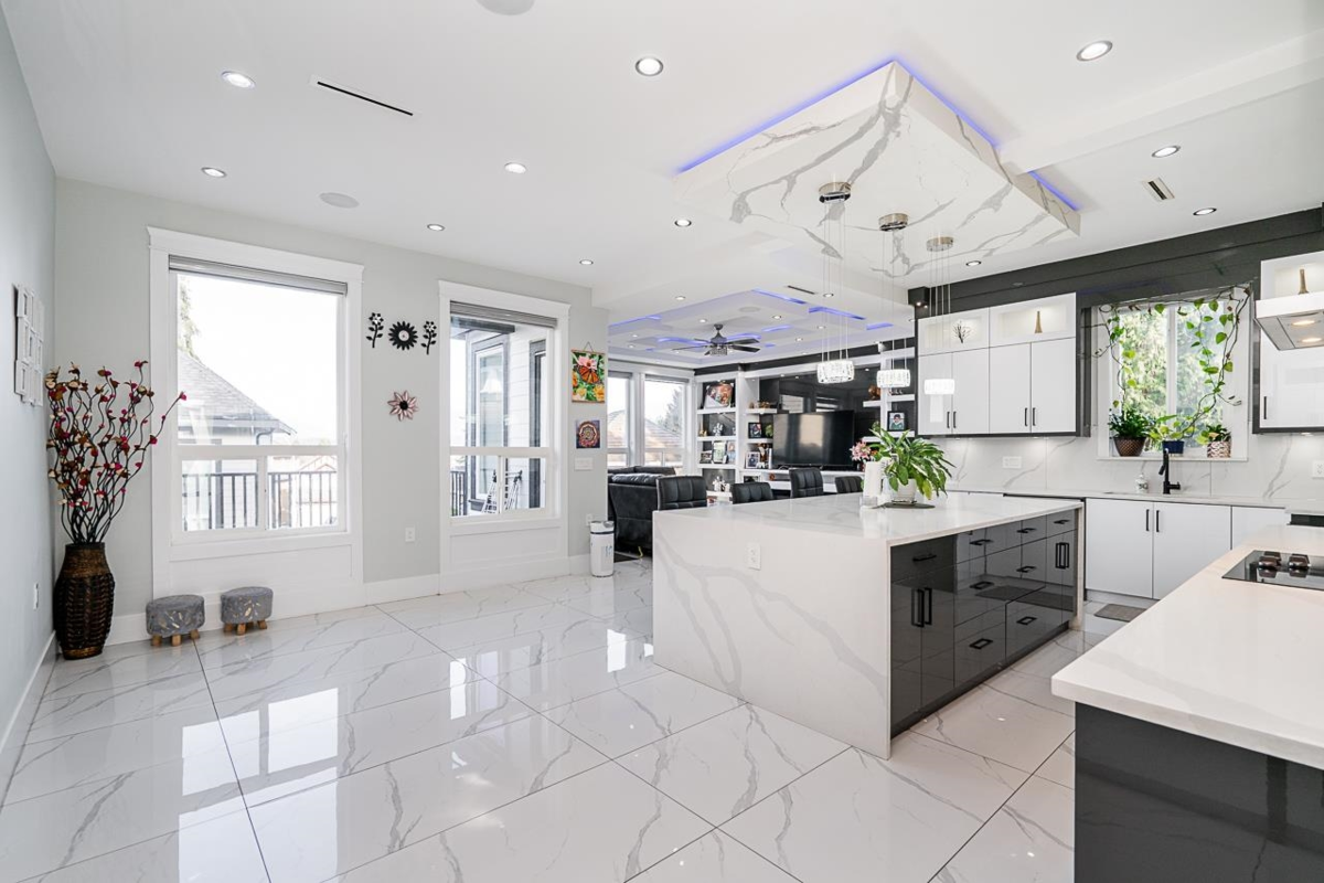 Kitchen Photo of 14271 Grosvenor Road, Surrey, BC