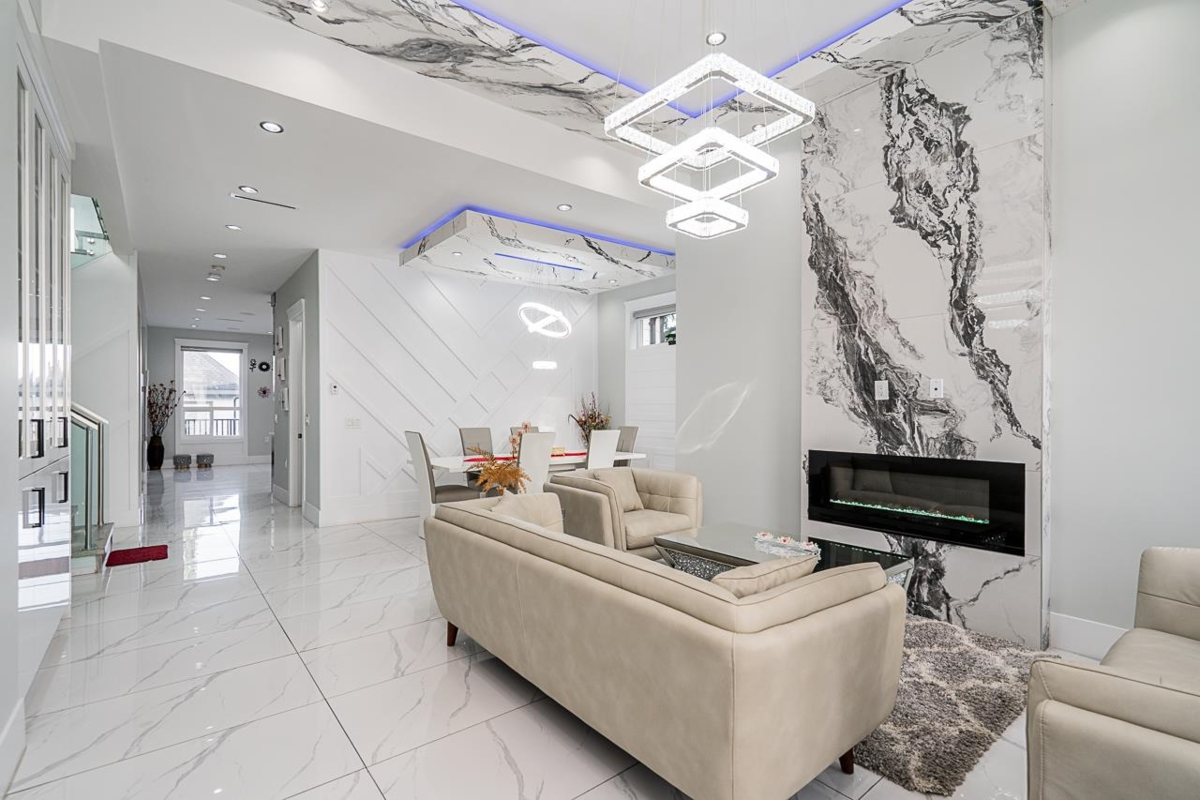 Living Room Photo of 14271 Grosvenor Road, Surrey, BC