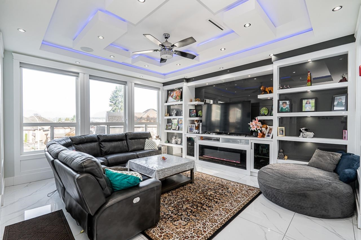 Walk-In Closet Photo of 14271 Grosvenor Road, Surrey, BC