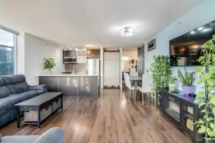 2704 9981 Whalley Boulevard, Surrey, BC, Surrey — Apartment/Condo for sale