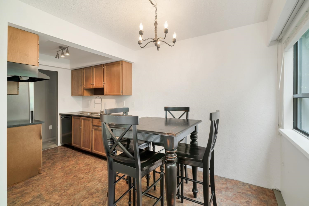 Dining Area Photo of 105 1330 Martin Street, White Rock, BC