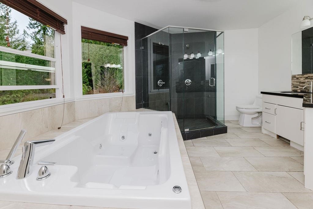 Hallway Photo of 597 Oceanview Drive, Gibsons, BC