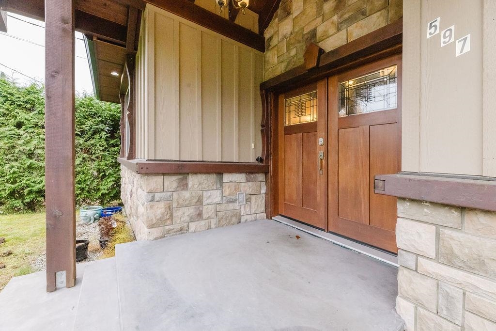 Living Room Photo of 597 Oceanview Drive, Gibsons, BC