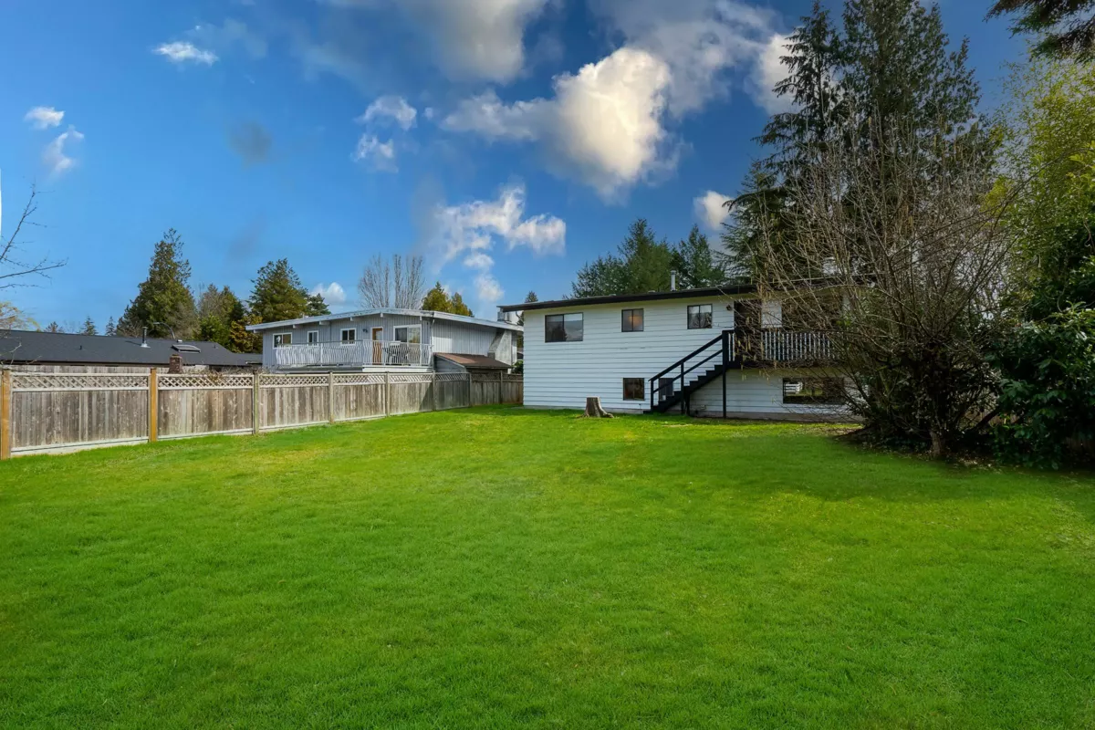 Basement Recreation Room Photo of 11671 211 Street, Maple Ridge, BC