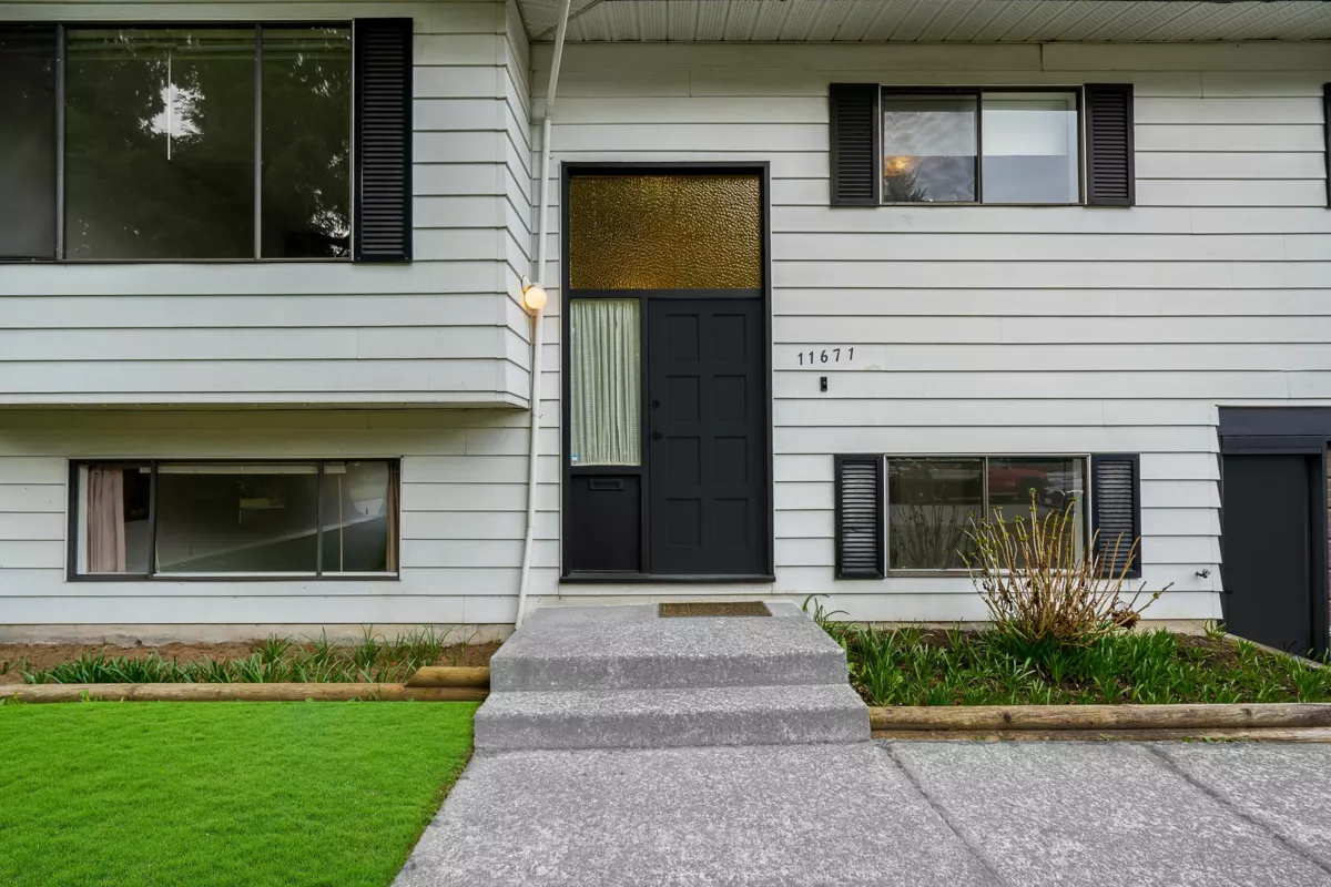 Family Room Photo of 11671 211 Street, Maple Ridge, BC