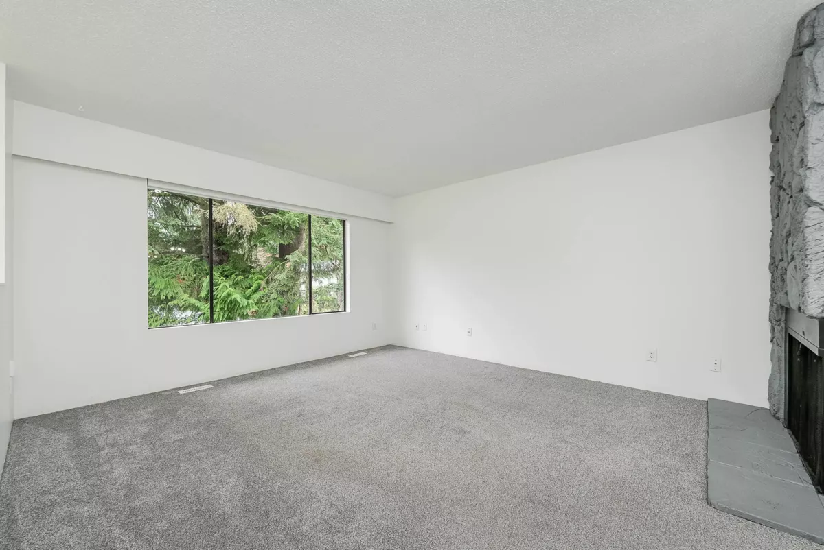 Kitchen Island Photo of 11671 211 Street, Maple Ridge, BC