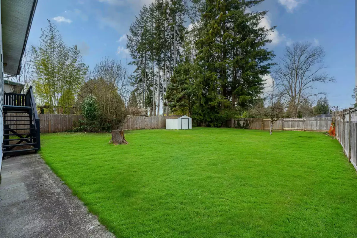 Powder Room Photo of 11671 211 Street, Maple Ridge, BC