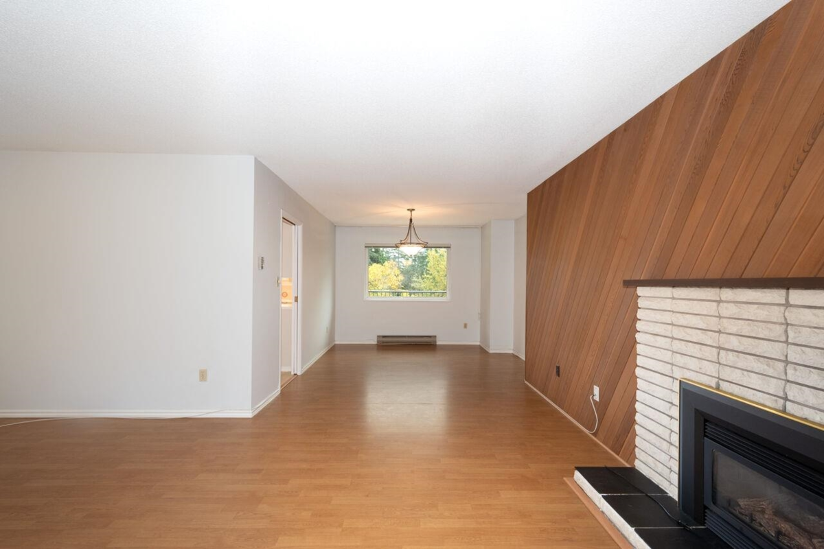 Breakfast Nook Photo of 1285 Lucking Place, North Vancouver, BC