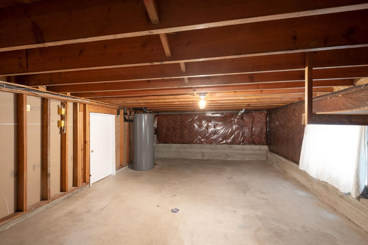 Garden / Landscaping Photo of 1285 Lucking Place, North Vancouver, BC