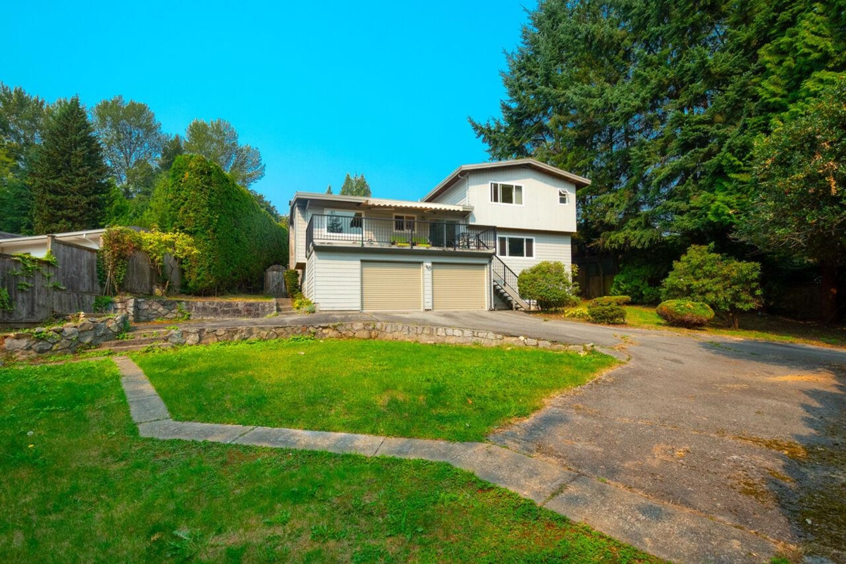 Outdoor Kitchen Photo of 1285 Lucking Place, North Vancouver, BC