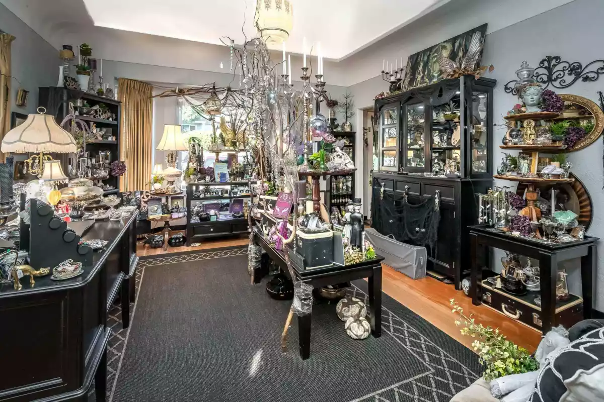 Breakfast Nook Photo of 33026 2 Avenue, Mission, BC