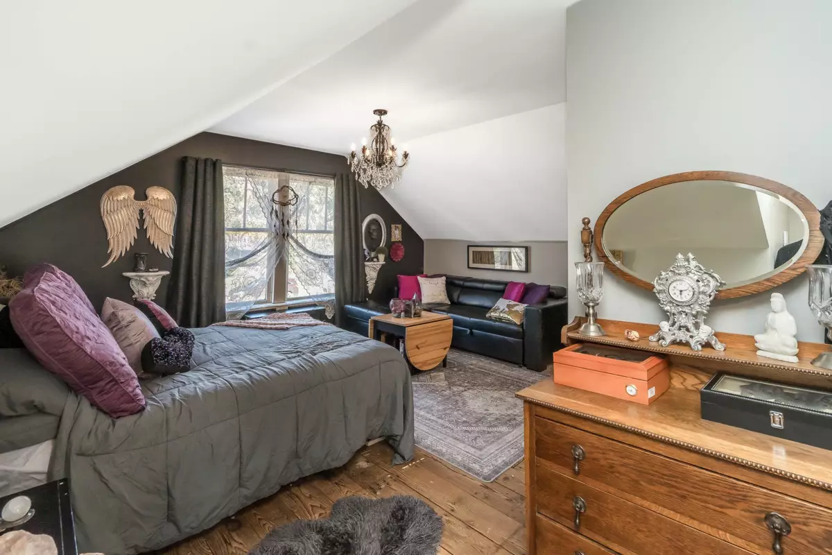 Entry Foyer Photo of 33026 2 Avenue, Mission, BC