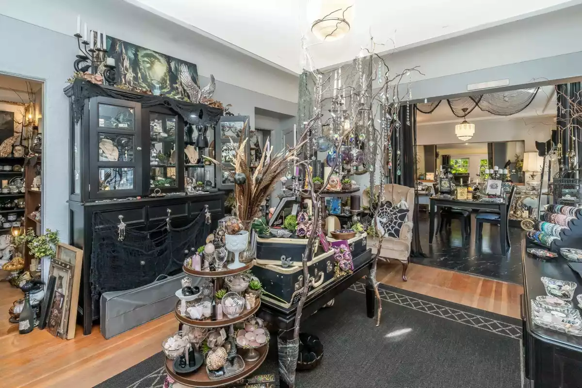 Kitchen Island Photo of 33026 2 Avenue, Mission, BC