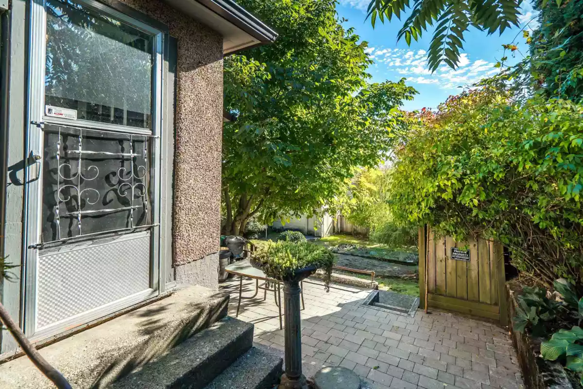 Outdoor Kitchen Photo of 33026 2 Avenue, Mission, BC