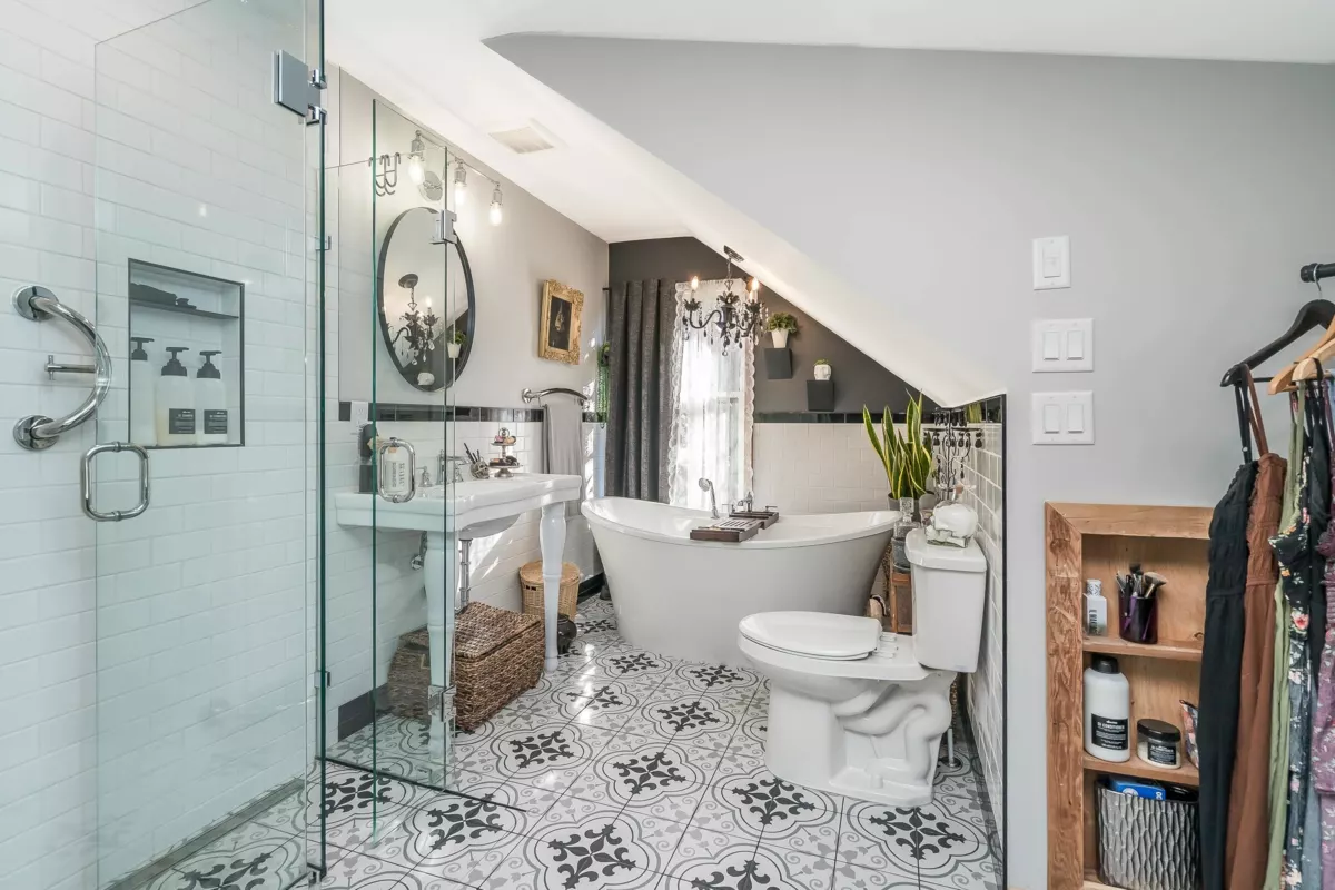 Outdoor Patio Photo of 33026 2 Avenue, Mission, BC