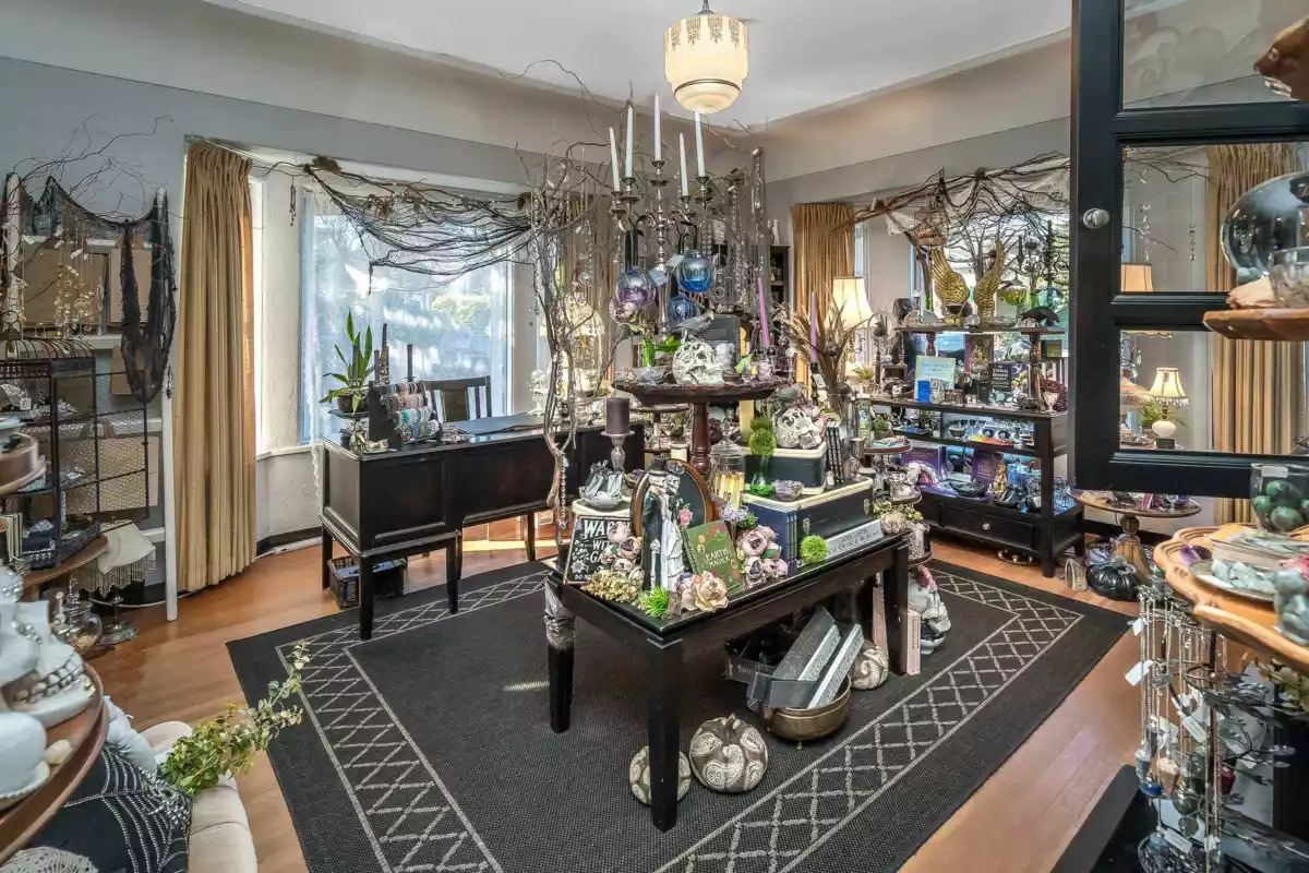 Pantry Photo of 33026 2 Avenue, Mission, BC