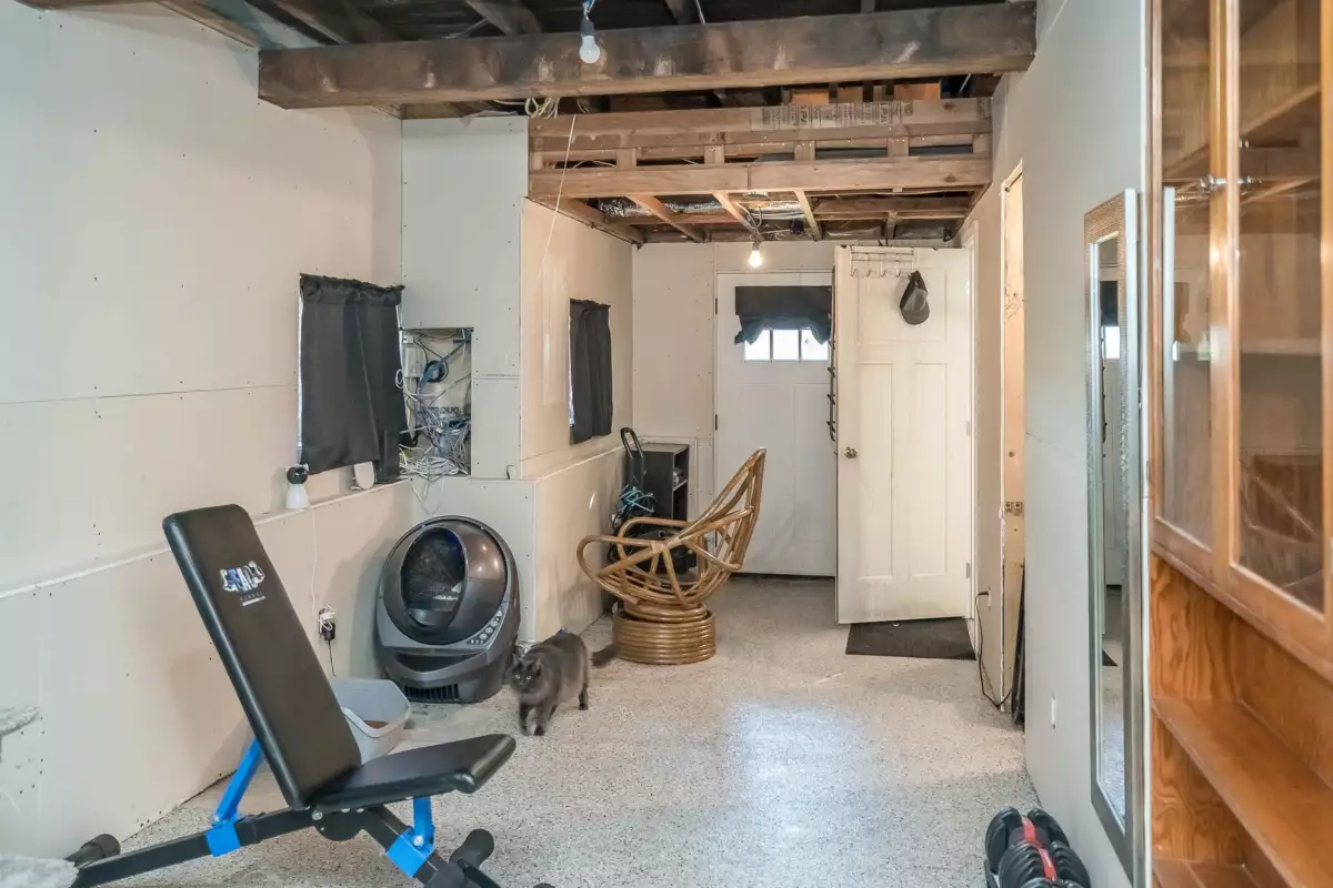 Swimming Pool Photo of 33026 2 Avenue, Mission, BC