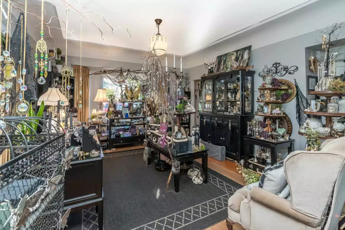 Walk-In Closet Photo of 33026 2 Avenue, Mission, BC