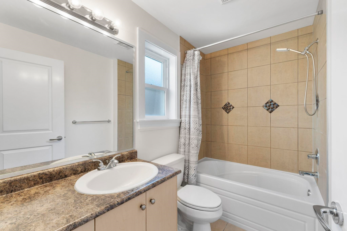 Front Yard Photo of 6746 191a Street, Surrey, BC