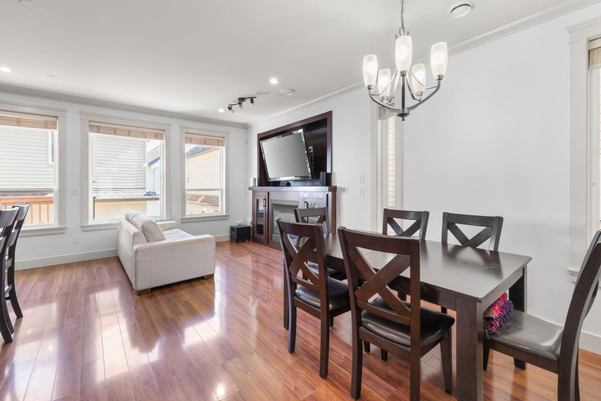 Kitchen Island Photo of 6746 191a Street, Surrey, BC