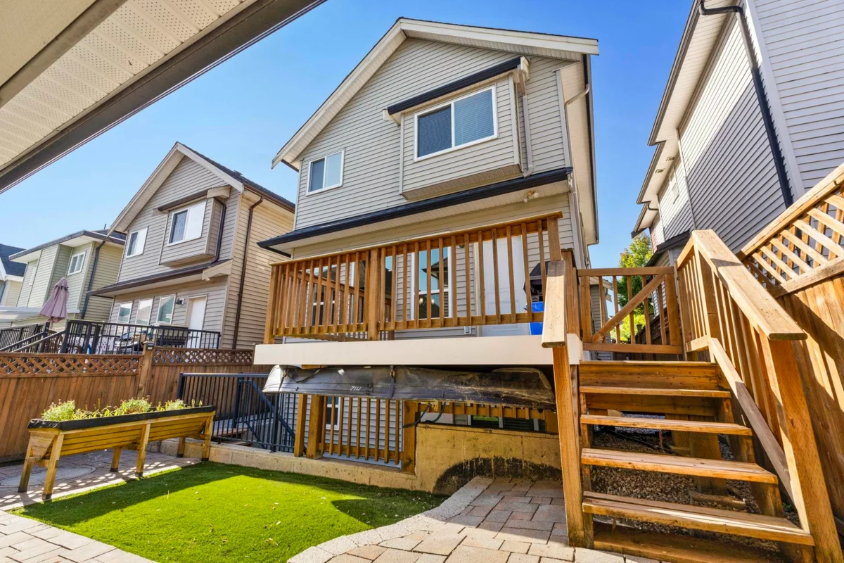 Swimming Pool Photo of 6746 191a Street, Surrey, BC