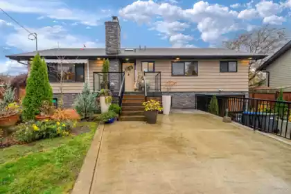 922 Seacrest Court, Port Moody, BC, College Park PM — 6 bed single family residence for sale