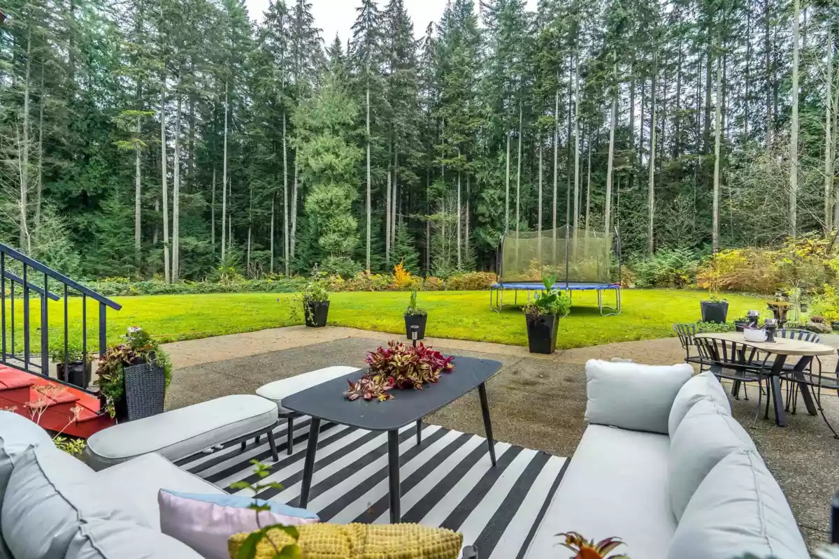 Hot Tub / Spa Photo of 11722 272 Street, Maple Ridge, BC