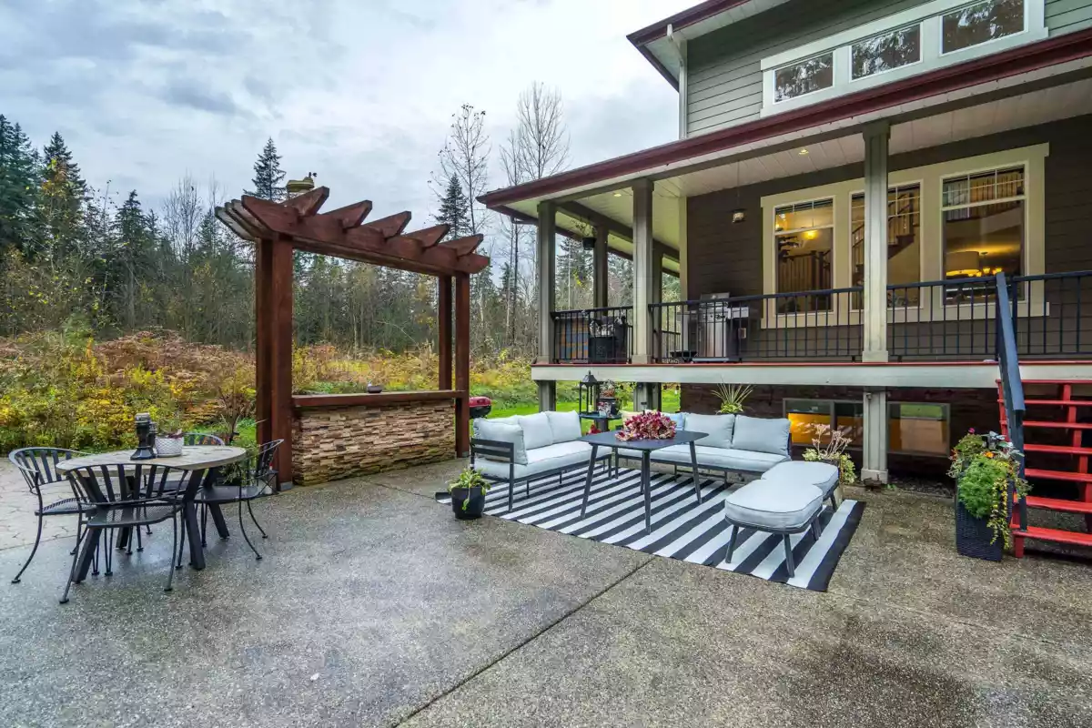 Swimming Pool Photo of 11722 272 Street, Maple Ridge, BC