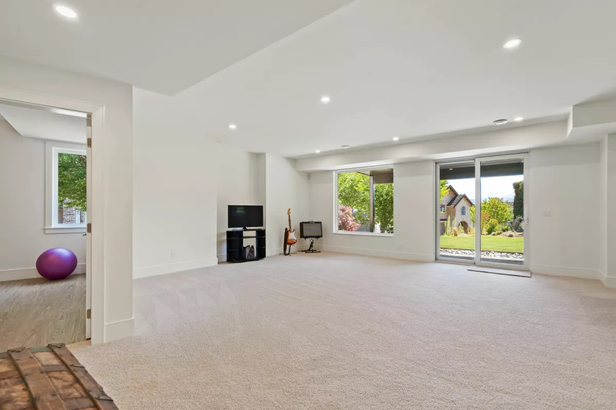 Hot Tub / Spa Photo of 35528 Eagle Summit Drive, Abbotsford, BC