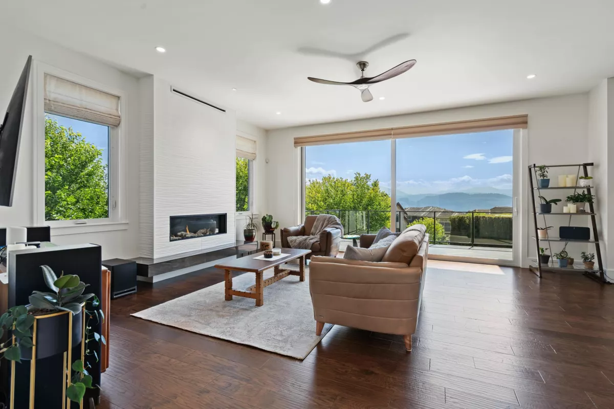 Kitchen Photo of 35528 Eagle Summit Drive, Abbotsford, BC