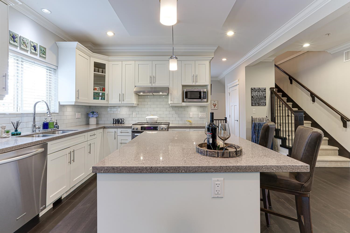 Basement Recreation Room Photo of 3968 Robin Place, Port Coquitlam, BC