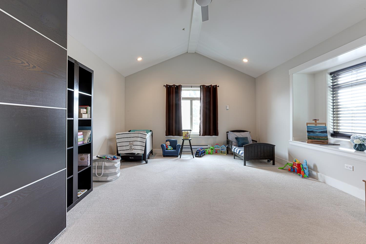 Garden / Landscaping Photo of 3968 Robin Place, Port Coquitlam, BC