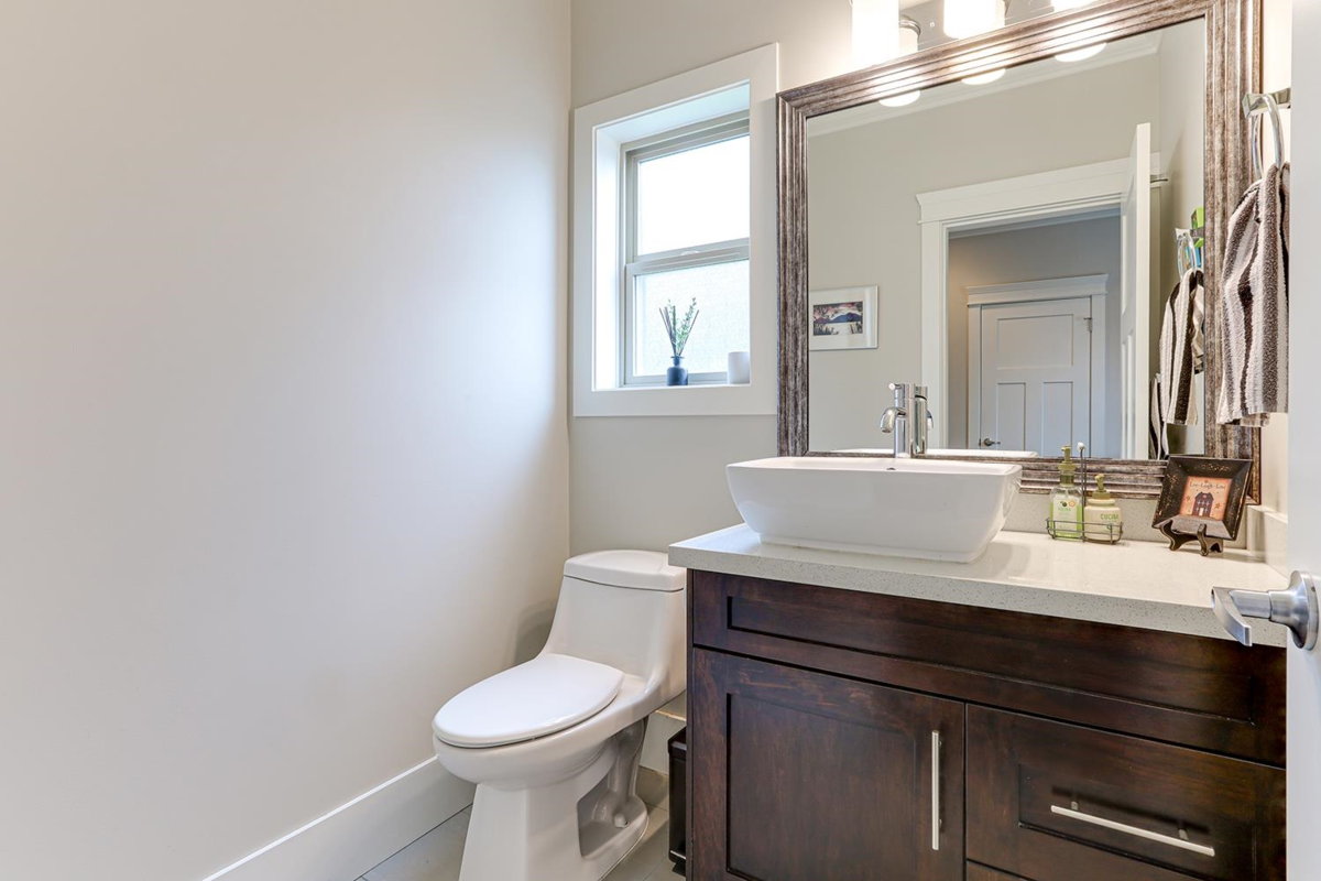 Swimming Pool Photo of 3968 Robin Place, Port Coquitlam, BC