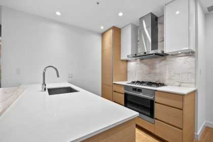 607 4670 Assembly Way, Burnaby, BC