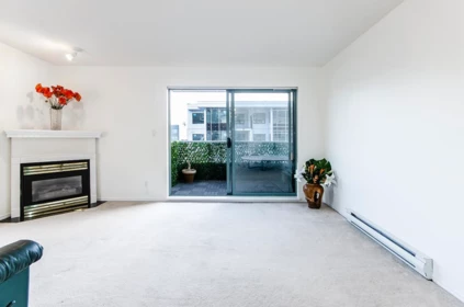 206 1085 W 17th Street, North Vancouver, BC