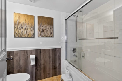 Guest Bathroom Photo of 32747 Lightbody Court, Mission, BC