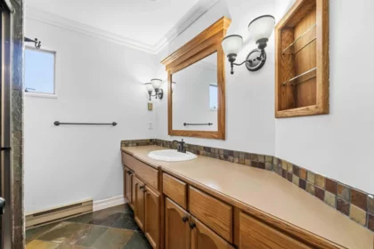 Primary Bathroom Photo of 15751 98a Avenue, Surrey, BC