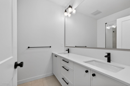 Laundry Room Photo of 71 2774 Montrose Avenue, Abbotsford, BC