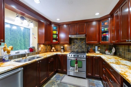 Kitchen Island Photo of 12193 Lindsay Place, Maple Ridge, BC