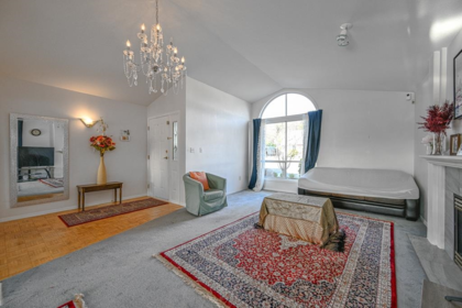 Family Room Photo of 32948 10 Avenue, Mission, BC
