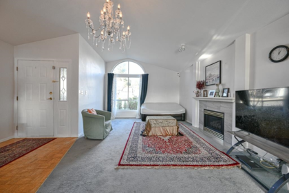 Living Room Photo of 32948 10 Avenue, Mission, BC