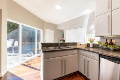 Kitchen Island Photo of 4393 Puget Drive, Vancouver, BC