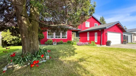 Swimming Pool Photo of 4683 54 Street, Delta, BC