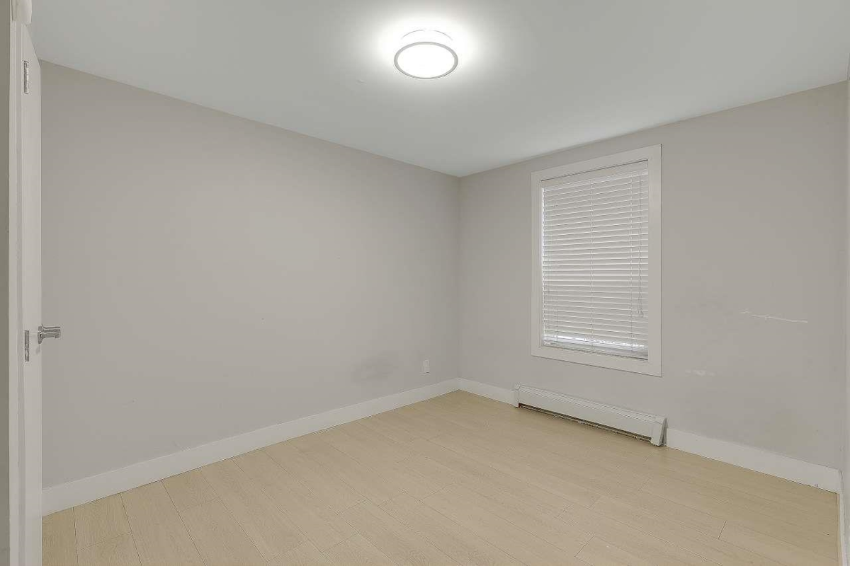 Entry Foyer Photo of 634 N Tenth Street, New Westminster, BC