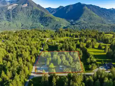 47400 Extrom Road, Chilliwack, BC, Chilliwack — 7 bed single family residence for sale
