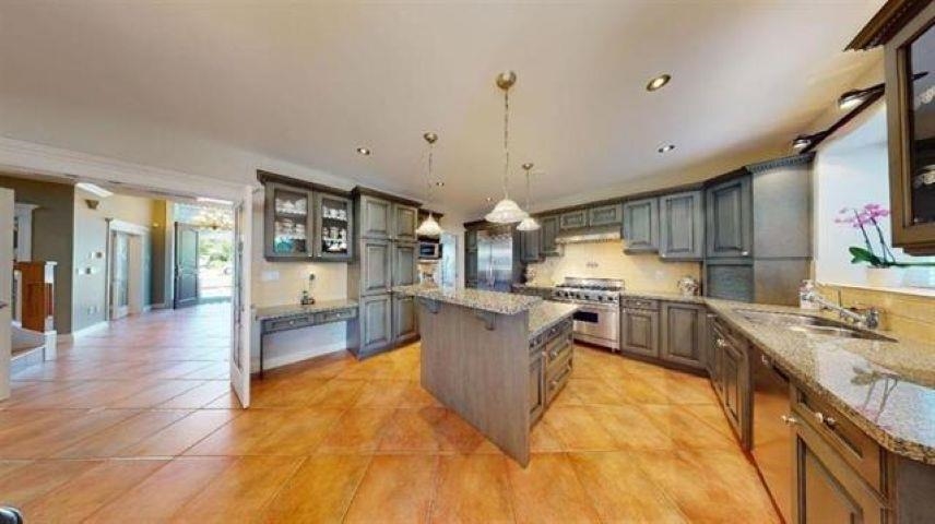 Breakfast Nook Photo of 467 W Kings Road, North Vancouver, BC