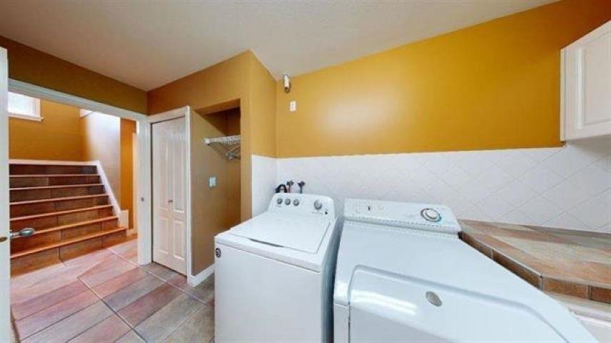 Entry Foyer Photo of 467 W Kings Road, North Vancouver, BC