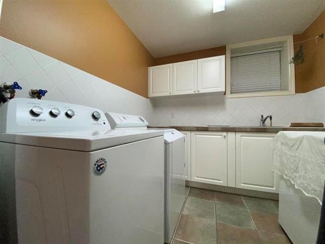 Hallway Photo of 467 W Kings Road, North Vancouver, BC