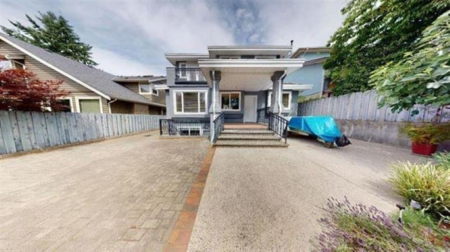 Swimming Pool Photo of 467 W Kings Road, North Vancouver, BC