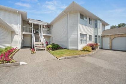 Mudroom Photo of 131 7156 121 Street, Surrey, BC